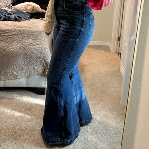 Retro Wranglers Sz 28 Bell Bottoms / Flare Jeans Dark Wash